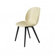 GUBI Beetle Plastic stol pastel green, svarta ben