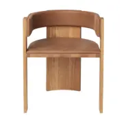 KRISTINA DAM STUDIO Collector Dining Bord Stol, med Armst&ouml;d - Naturlig Ek/ Valn&ouml;t / L&auml;der