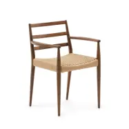 KAVE HOME Analy stol med armstöd i massiv ek med valnötsfinish och sits i rep FSC 100%.