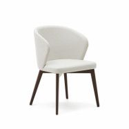 KAVE HOME Darice stol i beige chenille och massivt bokträ i valnötsfinish FSC 100%.