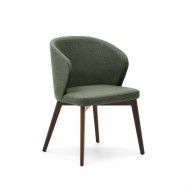 KAVE HOME Darice stol i grön chenille och massiv bok i valnötsfinish FSC 100%.