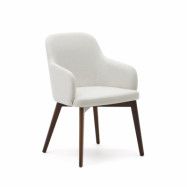 KAVE HOME Nelida stol i beige chenille och massiv bok i valnötsfinish FSC 100%.