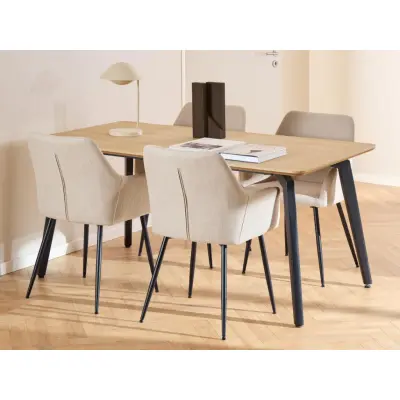 ACT NORDIC Cadiz matbordsgrupp, med 1 bord och 4 stolar - naturlig ek grov melamin, beige tyg och svart stål