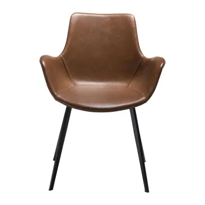 DAN-FORM Hype Matstol, med Armstöd - Vintage Ljusbrunt Konstläder och Svart Stål