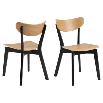 ACT NORDIC Roxby matbordsstol - naturlig ekfanér och mattsvart gummiträ