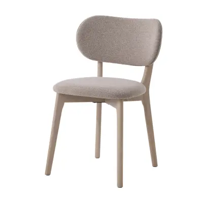 UNIKA MÖBLER Stilo matstol - sandfärgad polyester och vitpigmenterad ek