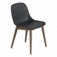Muuto Fiber Side Chair med träben Black-Stained dark brown