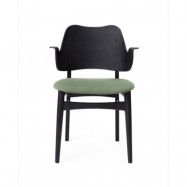 Warm Nordic Gesture stol, klädd sits tyg canvas 926 sage green, svartlackat bokstativ, klädd sits