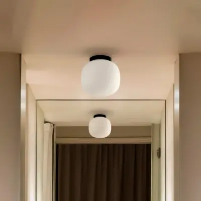 Amelia badrumstaklampa, svart/opal, glas, Ø 21,5 cm FARO BARCELONA - Modern - Med lampskärm