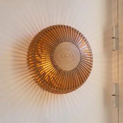 Clava Up Wood vägg-/taklampa Large Oak – UMAGE - Vardagsrum - Skandinavisk - Trä - Rund