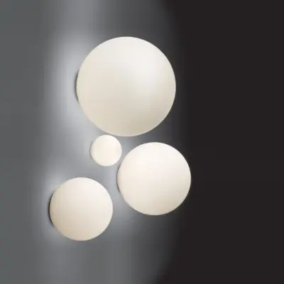 Dioscuri 14 tak-/vägglampa, opalglas, IP44 – Artemide - Vardagsrum - Design - Klot