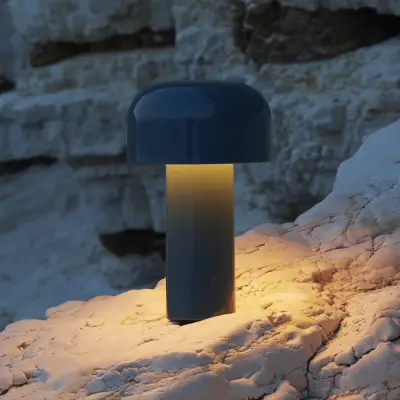 Bellhop LED-bordslampa med batteri, blå, 21 cm, dimbar, IP54 – FLOS - Vardagsrum - Design - Plast - Rund