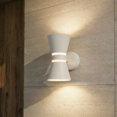 Meravi LED-utomhusvägglampa med 2 lampor, IP44, vit, aluminium – Lucande - Modern - Med flera ljuskällor