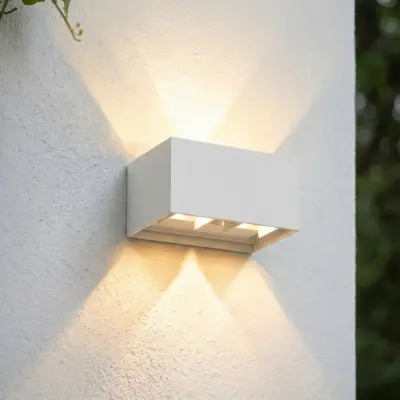 Nivar LED-utomhusvägglampa, kantig, vit, 20 cm, IP54 – Lindby - Modern - Metall - Vinklad