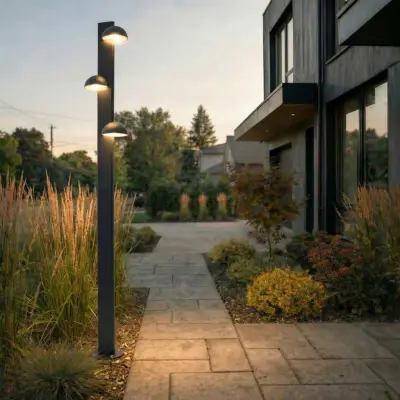 Velira LED-utomhuslampa, 3 lampor, 220 cm, IP44, svart, metall – Lucande - Modern - Med flera ljuskällor
