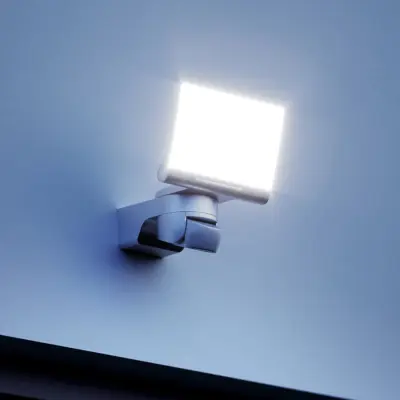 XLED Home 2 SC Smart LED-utomhus spot, vit, med sensor – STEINEL - Balkong - Modern - Plast - Vinklad