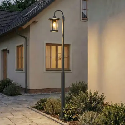 Zayn utomhuslampa, glas, höjd 220 cm, 1 lampa, svart, IP65 – Lindby - Antik - Aluminium - Med en ljuskälla