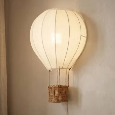 Aeris vägglampa för barn, höjd 44 cm, textil/rotting, beige, E27 – Lindby - Barnrum - Tyg / textil - Med en ljuskälla