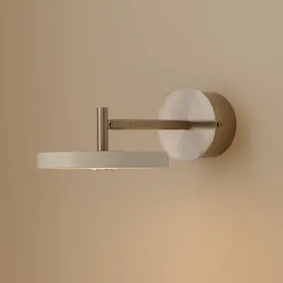 Asteria Short LED-vägglampa, grå, stål, fast anslutning – UMAGE - Vardagsrum - Design - Metall - Med en ljuskälla