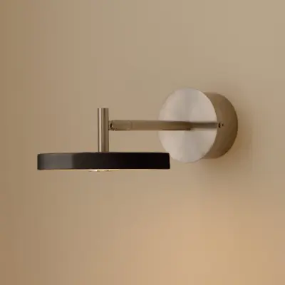 Asteria Short LED-vägglampa, svart stål, fast anslutning – UMAGE - Vardagsrum - Design - Metall - Med en ljuskälla