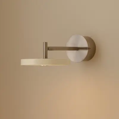 Asteria Short LED-vägglampa, vit, stål, fast anslutning – UMAGE - Vardagsrum - Design - Metall - Med en ljuskälla