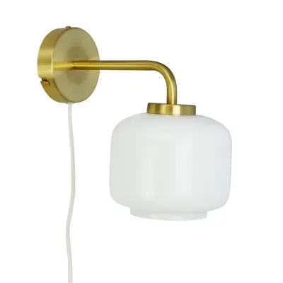 Dyberg Larsen - Arp Vägglampa Ø15 Opal/Brass
