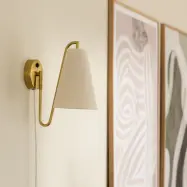 Globen Lighting - Lou Bouclè vägglampa vit mässing tyg