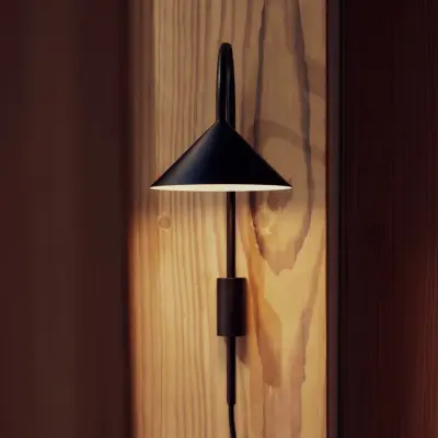 Grasp vägglampa, matt svart, 40 cm, stickkontakt – FRANDSEN - Hall - Design - Metall - Med en ljuskälla