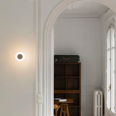 Moy LED-vägglampa, guld/vit, glasskärm FARO BARCELONA - Vardagsrum - Modern - Rund