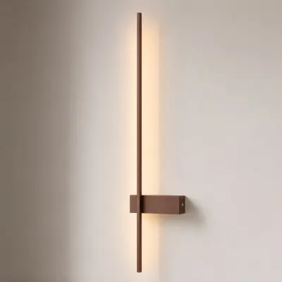 Natsumi LED-vägglampa, 90 cm, aluminium, brun, metallisk – Lindby - Vardagsrum - Modern - Vinklad