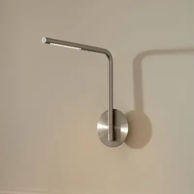 Omni Pivot LED-vägglampa, stålfärgad, dimbar – UMAGE - Sovrum - Design - Aluminium - Med en ljuskälla