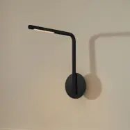 Omni Pivot LED-vägglampa, svart, dimbar – UMAGE - Sovrum - Design - Aluminium - Med en ljuskälla