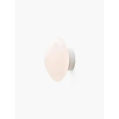 &tradition Mist Tak-/Vägglampa AP22 Ø25 cm White base Opal Glass