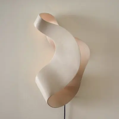 OYSTER LED-vägglampa, kashmir, 60 cm stickkontakt – ferm LIVING - Vardagsrum - Design - Aluminium - Med en ljuskälla