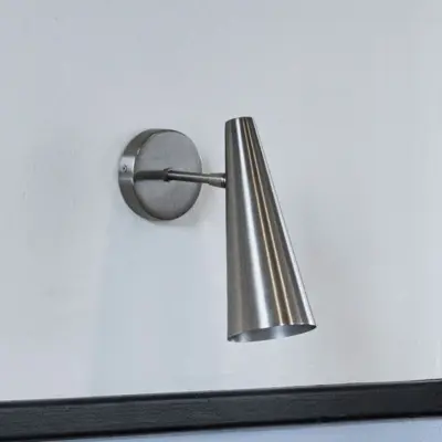 Precise vägglampa, silver, 21 cm, stickkontakt – House Doctor - Vardagsrum - Design - Metall - Med en ljuskälla