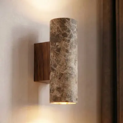 Tavira vägglampa, brun marmorerad, upp/ner, GU10 – Lucande - Vardagsrum - Modern - Med flera ljuskällor