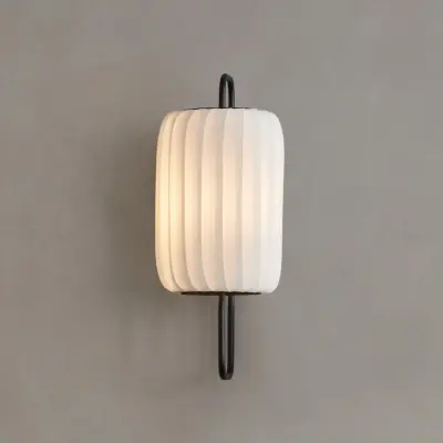 TR37 Vägglampa Vit 22x58 Tom Rossau - Vardagsrum - Plast