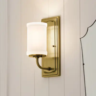 Vetivene vägglampa, mässing, höjd 31 cm, IP44, G9-LED – KICHLER - Badrum - Metall - Med en ljuskälla
