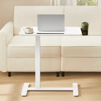 VASAGLEÖversängsbord med hjul, mobilt stående datorbord, 70 x 40 cm bordsskiva, justerbar höjd, 2 mugghållare, plats för telefon och surfplatta, Cloud White ULSD600W01